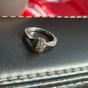 10k diamond engagement ring! Recently Tested!